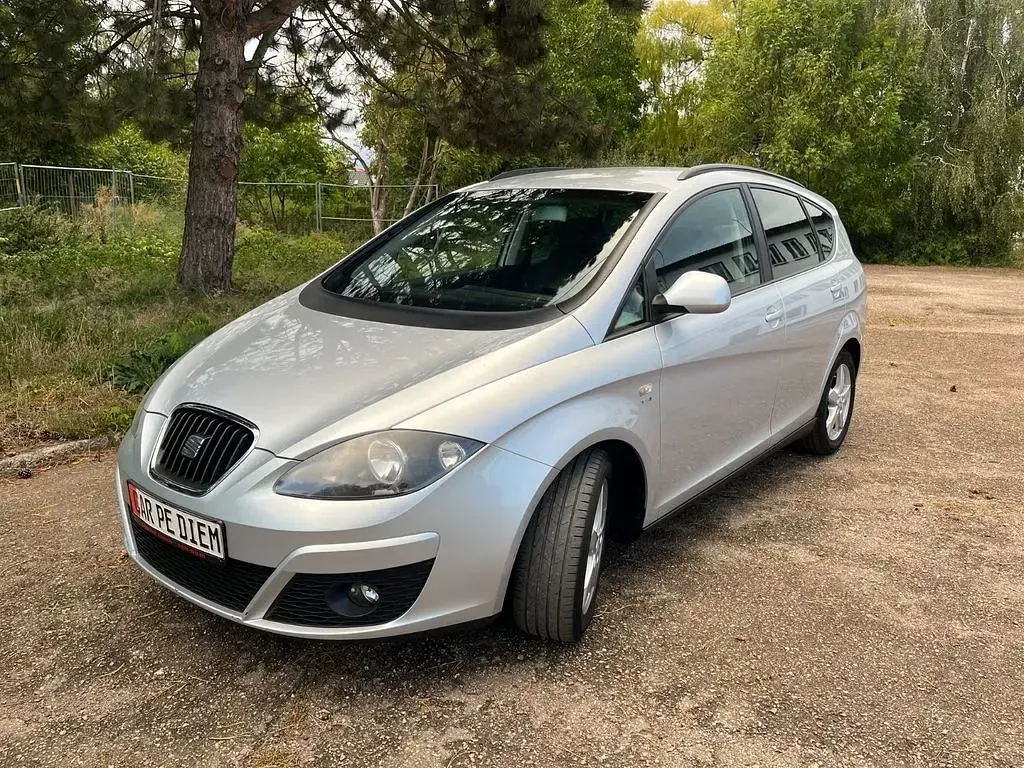 Gebraucht Seat Altea XL 105 PS (77 kW) 2010 Silber Van / Kleinbus