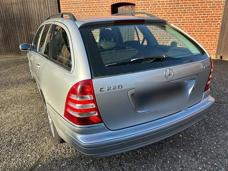 Gebraucht Mercedes C220 Elegance 150 PS (110 kW) 2005 Silber Kombi