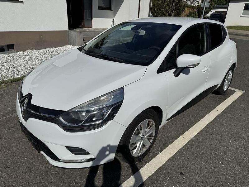 Weiss Gebraucht 2017 Renault Clio IV Kleinwagen | 7.250 € (Guter Preis) - Bild 1/3