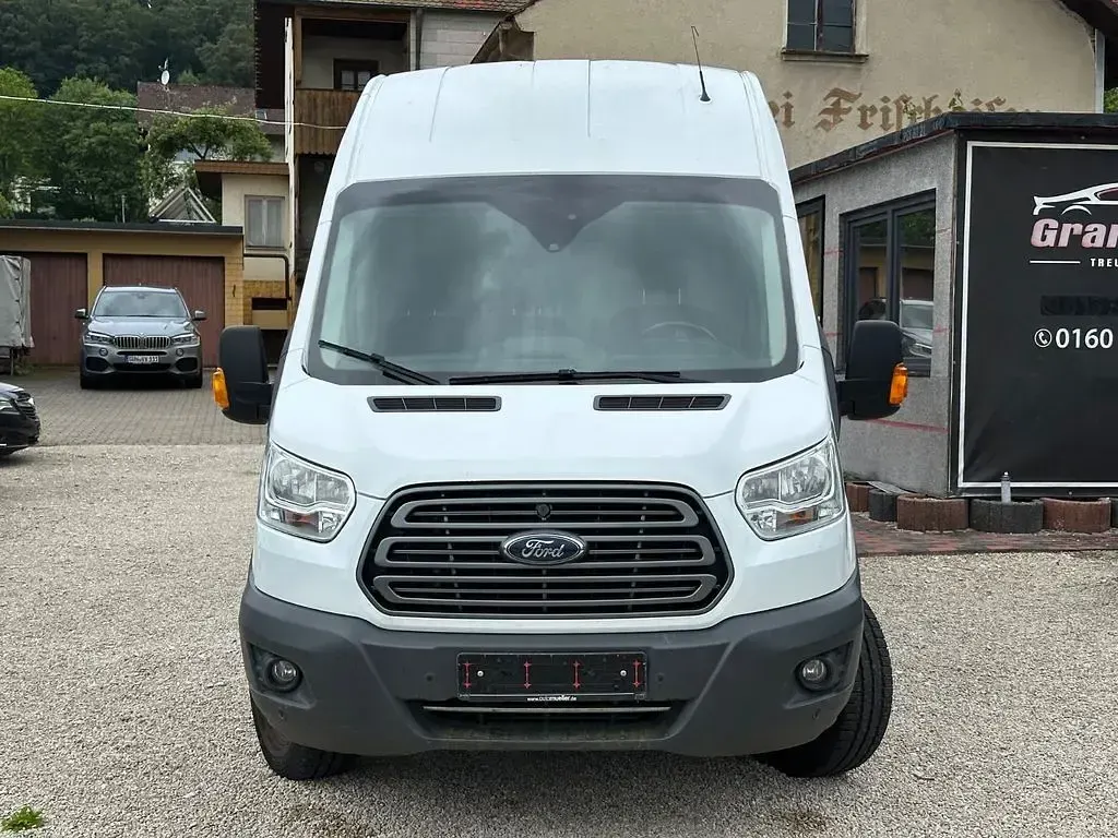 Gebraucht Ford Transit Trend 131 PS (96 kW) 2019 Weiß Van / Kleinbus