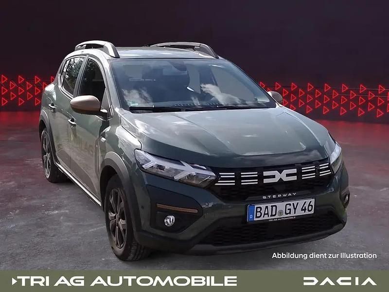 Safarigrüngrau Gebraucht 2024 Dacia Sandero Extreme Kleinwagen | 18.450 € (Fairer Preis) - Bild 1/4