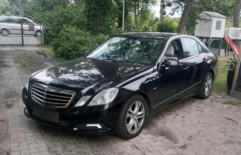 Schwarz Gebraucht 2009 Mercedes E350 Limousine | 6.000 € (Guter Preis) - Bild 1/4