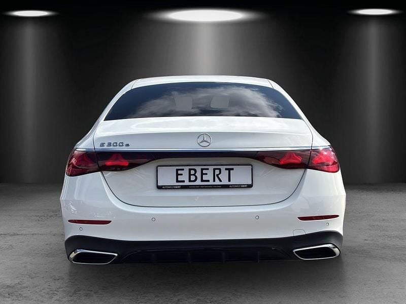 Gebraucht Mercedes E300 AMG 204 PS (150 kW) 2024 Weiß Limousine