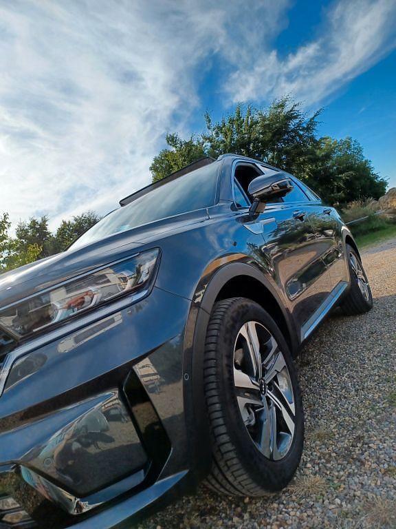 Grau Gebraucht 2022 Kia Sorento SUV | 34.900 € (Fairer Preis) - Bild 1/4