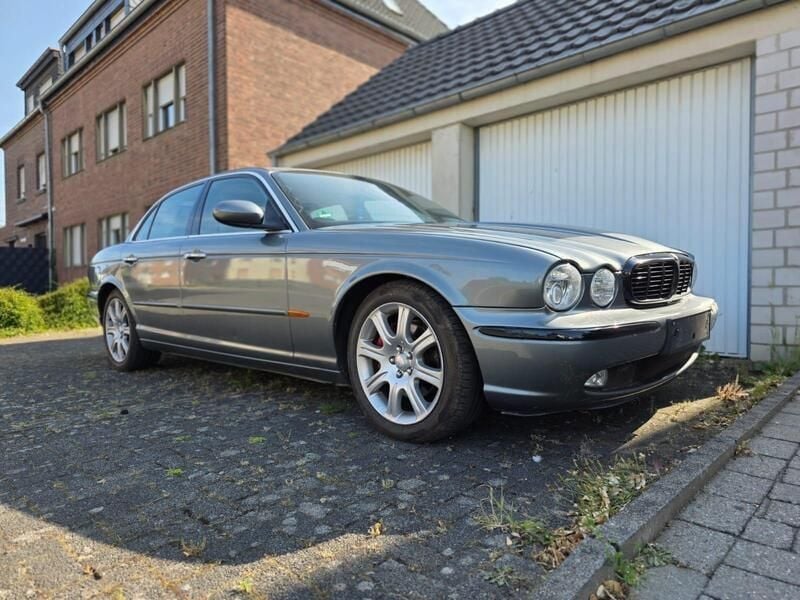 Grau Gebraucht 2004 Jaguar XJ Limousine | 4.850 € - Bild 1/4