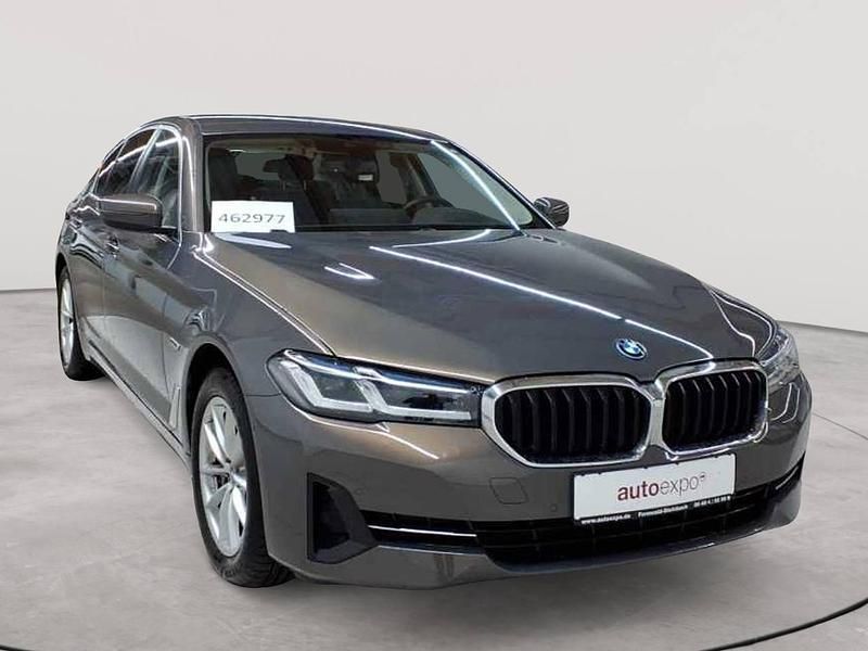 Alvitgrau metallic Gebraucht 2022 BMW 530e Sport Line Limousine | 34.990 € (Guter Preis) - Bild 1/4