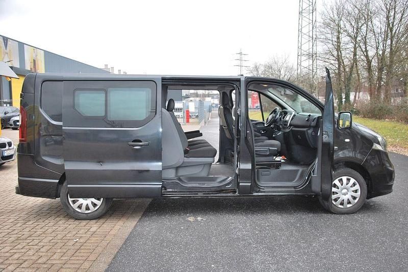 Gebraucht Opel Vivaro 140 PS (102 kW) 2015 Schwarz Van / Kleinbus