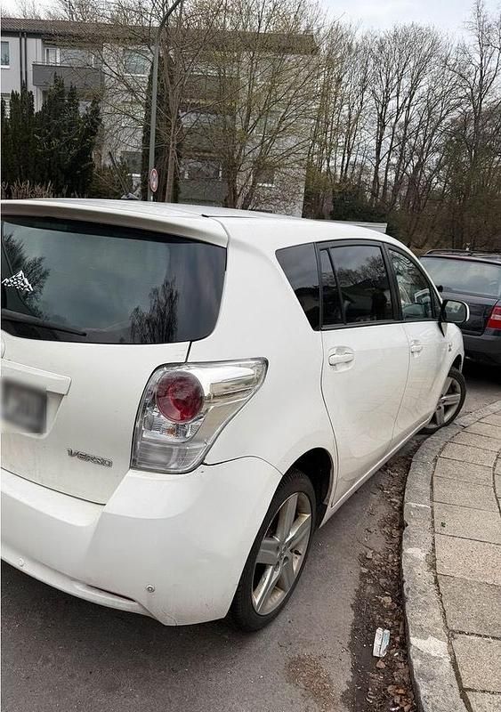 Gebraucht Toyota Verso 2012 Weiß Van / Kleinbus