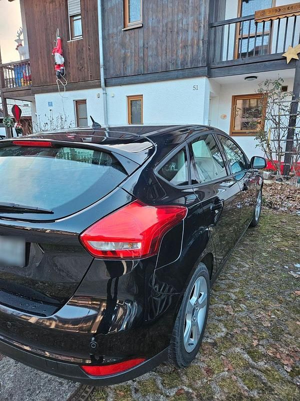 Gebraucht Ford Focus Trend 120 PS (88 kW) 2016 Schwarz Limousine
