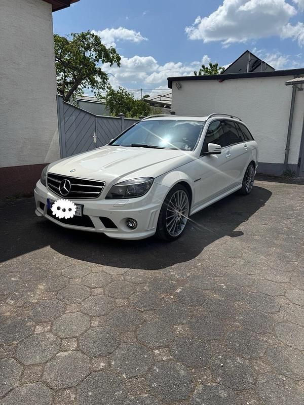 Weiß Gebraucht 2009 Mercedes C63 AMG AMG Kombi | 26.500 € (Superpreis) - Bild 1/4