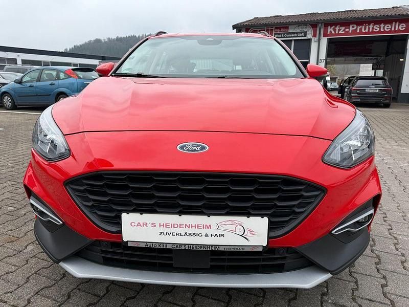 Rot Gebraucht 2021 Ford Focus Active Limousine | 9.490 € - Bild 1/4