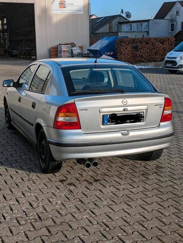 Gebraucht Opel Astra 65 PS (47 kW) 1998 Silber Limousine