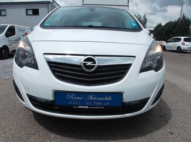 Weiß Gebraucht 2012 Opel Meriva Color Edition Van / Kleinbus | 3.700 € (Guter Preis) - Bild 1/4