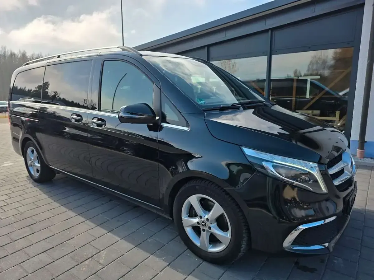Gebraucht Mercedes V220 Avantgarde 239 PS (175 kW) 2019 Obsidianschwarz Van / Kleinbus
