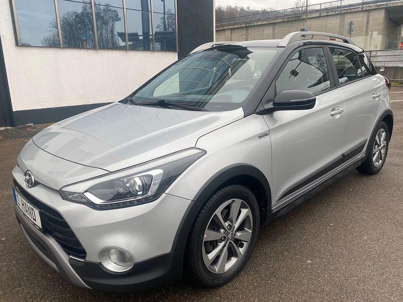 Gebraucht Hyundai i20 Active 101 PS (74 kW) 2019 Schwarz Limousine