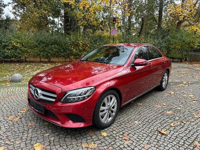 Rot Gebraucht 2018 Mercedes C200 Avantgarde Limousine | 19.700 € (Fairer Preis) - Bild 1/4