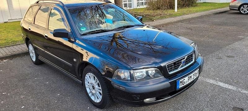 Gebraucht Volvo V40 122 PS (89 kW) 2002 Schwarz Kombi