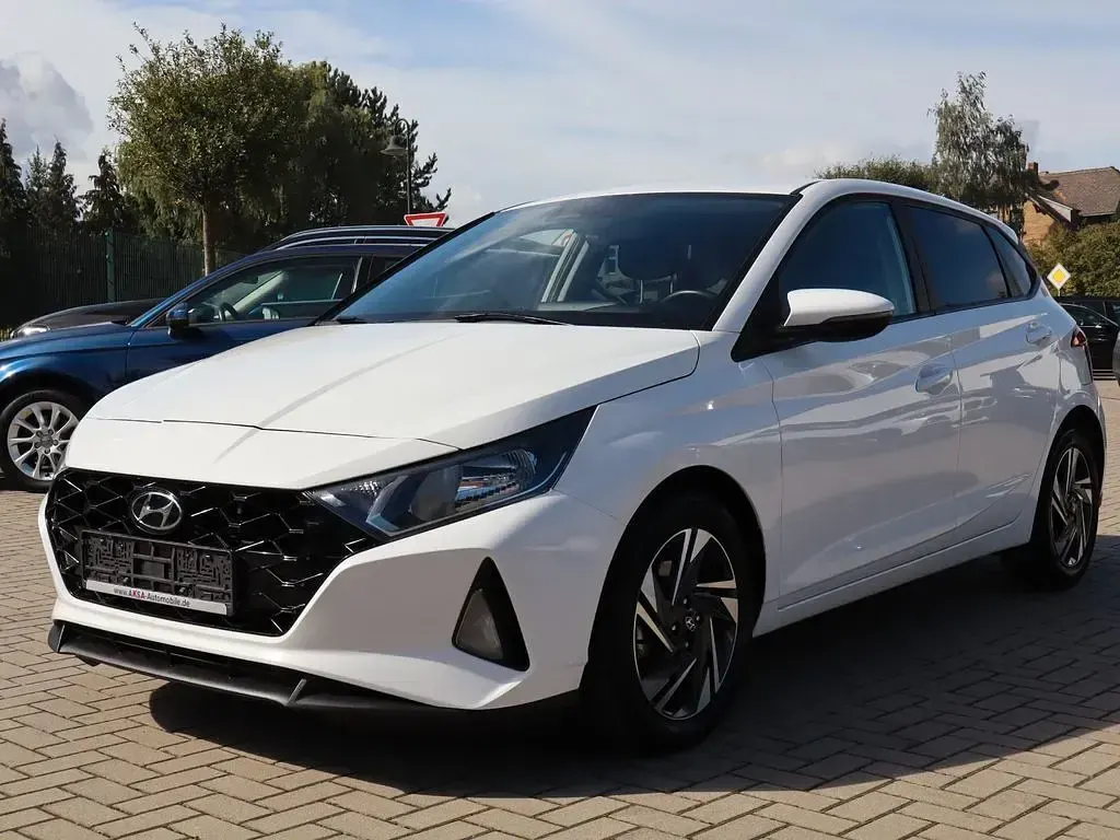Gebraucht Hyundai i20 101 PS (74 kW) 2022 Weiß Limousine