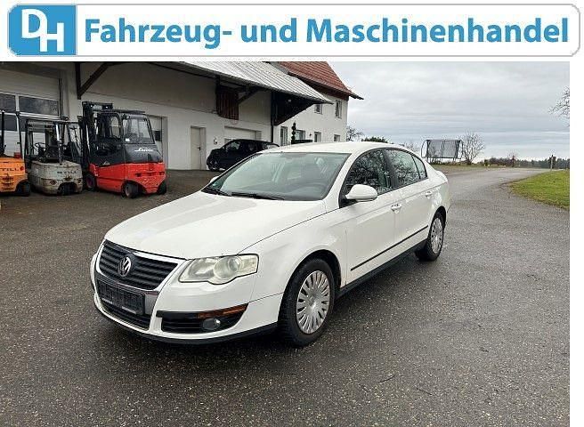 Weiß Gebraucht 2008 VW Passat Trendline Limousine | 1.200 € (Superpreis) - Bild 1/4