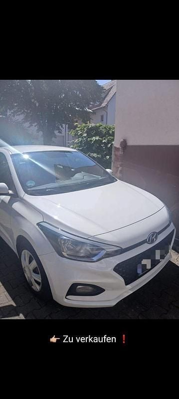 Weiß Gebraucht 2018 Hyundai i20 Trend Kleinwagen | 8.100 € (Guter Preis) - Bild 1/4