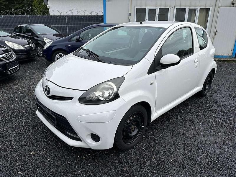 Gebraucht Toyota Aygo Cool 68 PS (50 kW) 2013 Cool white Kleinwagen