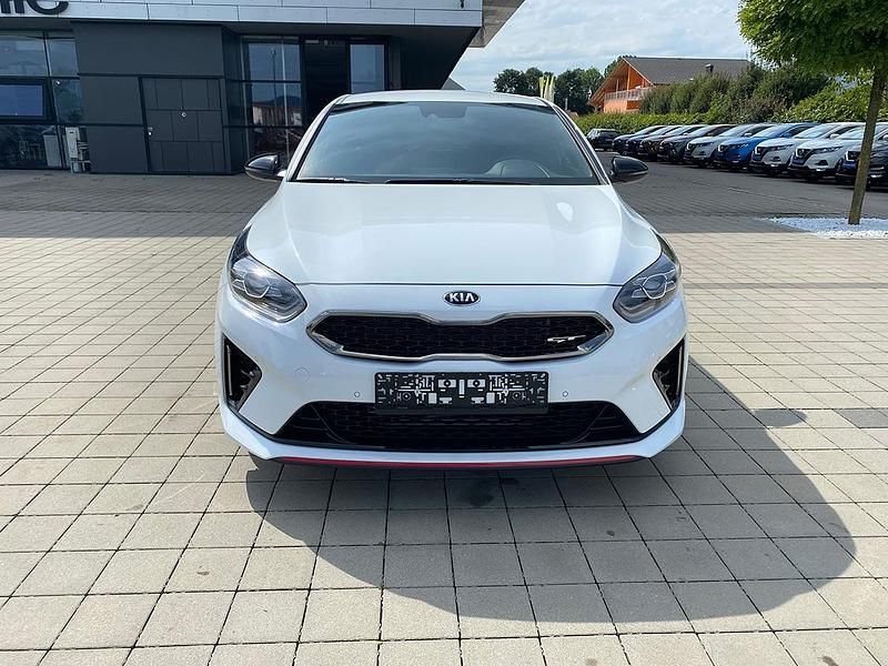Gebraucht Kia ProCeed 204 PS (150 kW) 2020 Deluxeweiss metallic/weiß Kombi