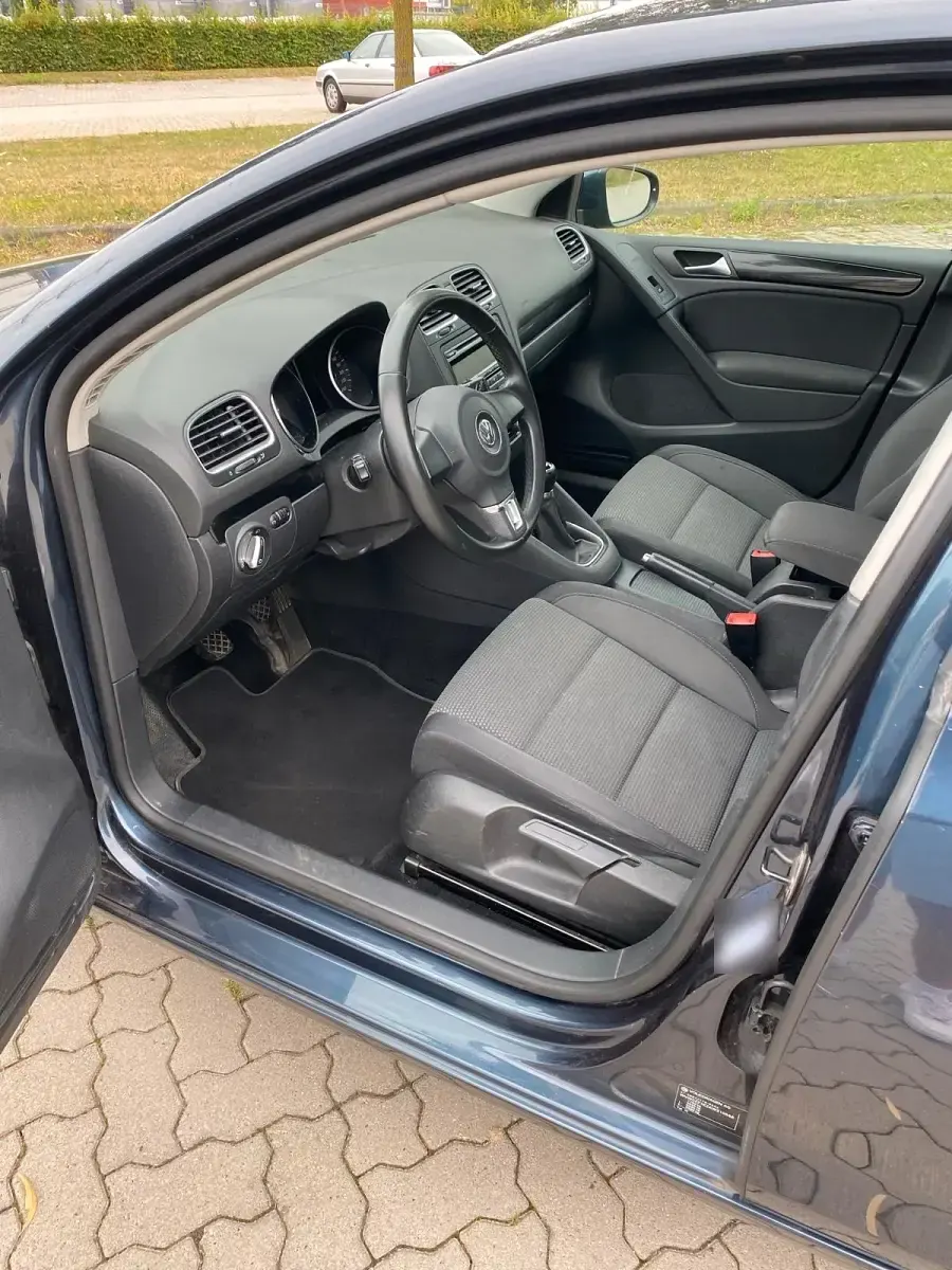 Gebraucht VW Golf VI Comfortline 105 PS (77 kW) 2011 Blau Kleinwagen
