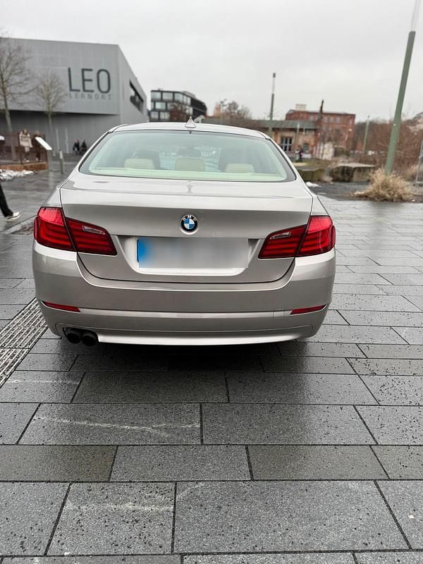 Gebraucht BMW 523 210 PS (154 kW) 2011 Beige Limousine