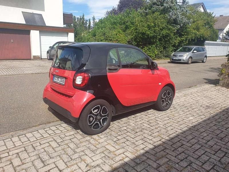 Rot Gebraucht 2019 Smart ForTwo Coupé Passion Coupé | 10.899 € (Fairer Preis) - Bild 1/4
