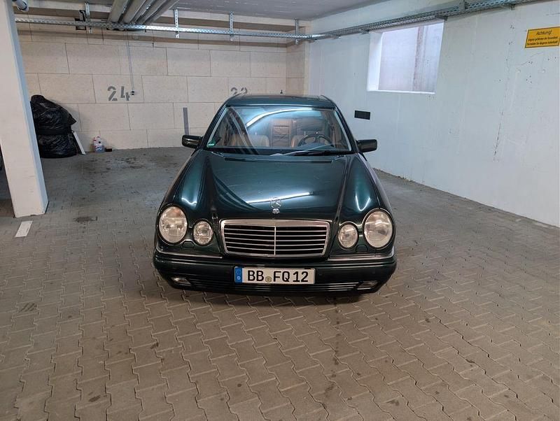 Gebraucht Mercedes E240 Avantgarde 170 PS (125 kW) 1998 Grün Limousine