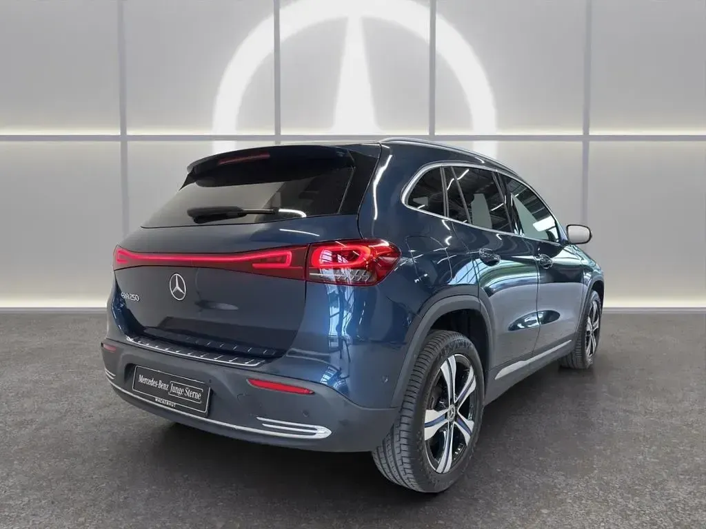 Gebraucht Mercedes EQA250 Progressive 139 kW (190 PS) 2022 Blau SUV