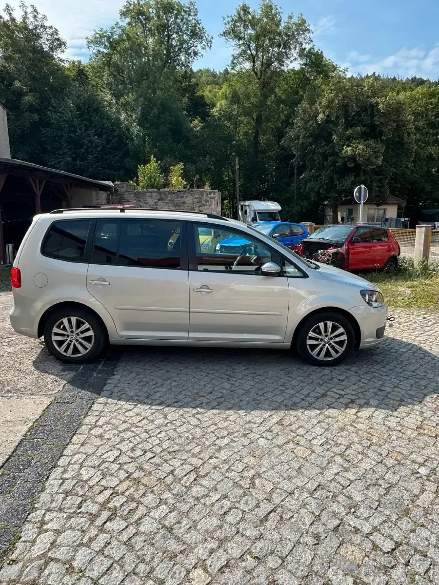 Gebraucht VW Touran 105 PS (77 kW) 2011 Grau Van / Kleinbus