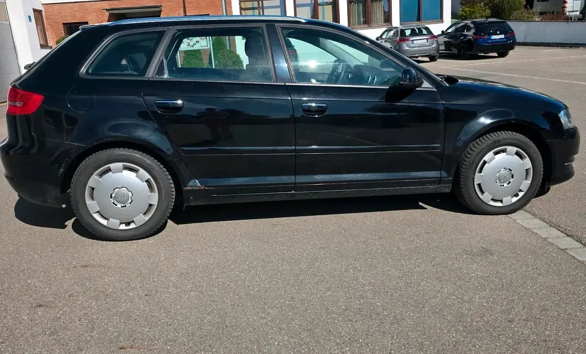 Używany Audi A3 105 KM (77 kW) 2010 Czarny Hatchback