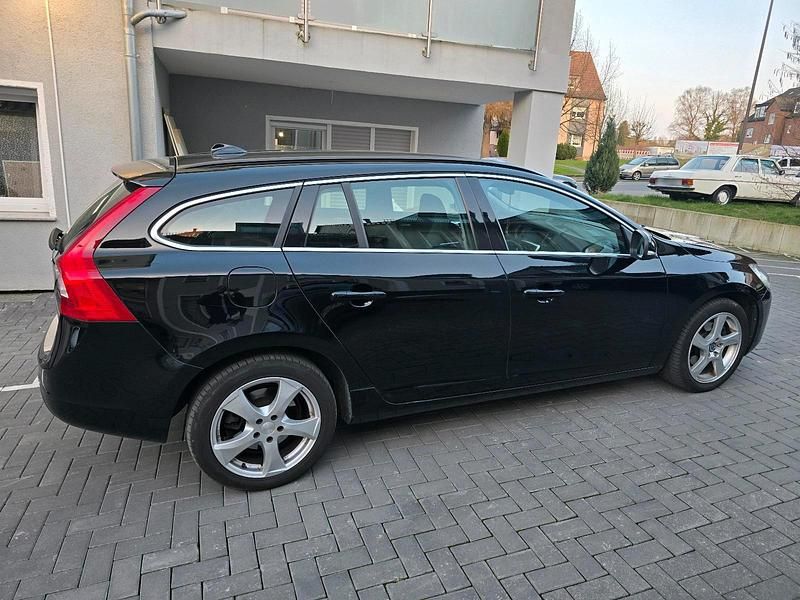 Gebraucht Volvo V60 114 PS (83 kW) 2011 Schwarz Kombi