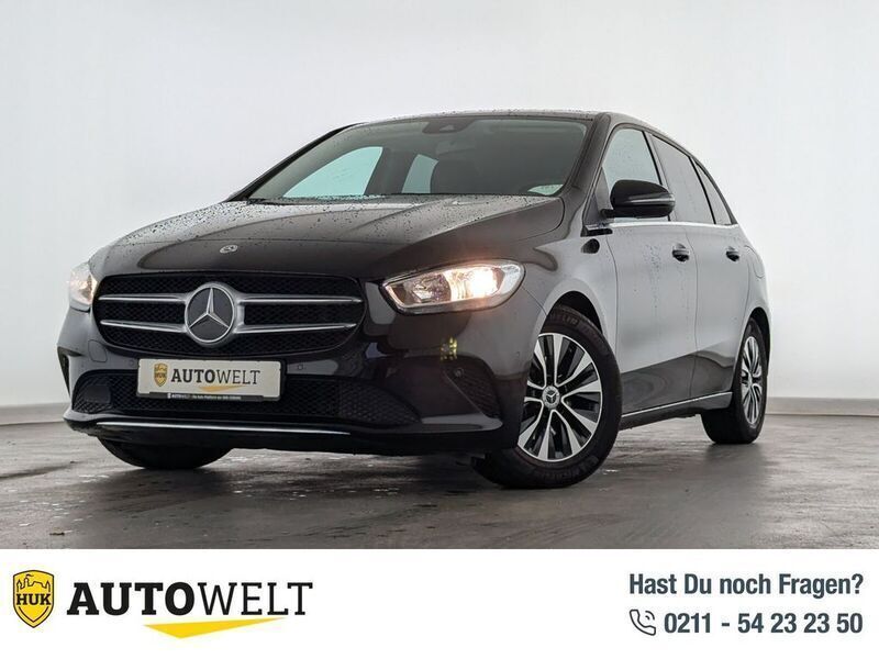 Schwarz Gebraucht 2021 Mercedes B180 Style Van / Kleinbus | 24.160 € (Guter Preis) - Bild 1/4