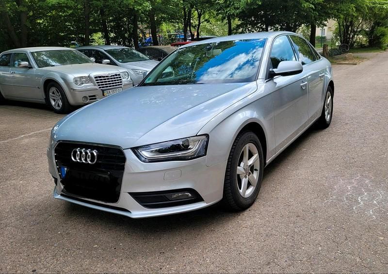 Silber Gebraucht 2012 Audi A4 Ambition Limousine | 8.300 € (Fairer Preis) - Bild 1/4