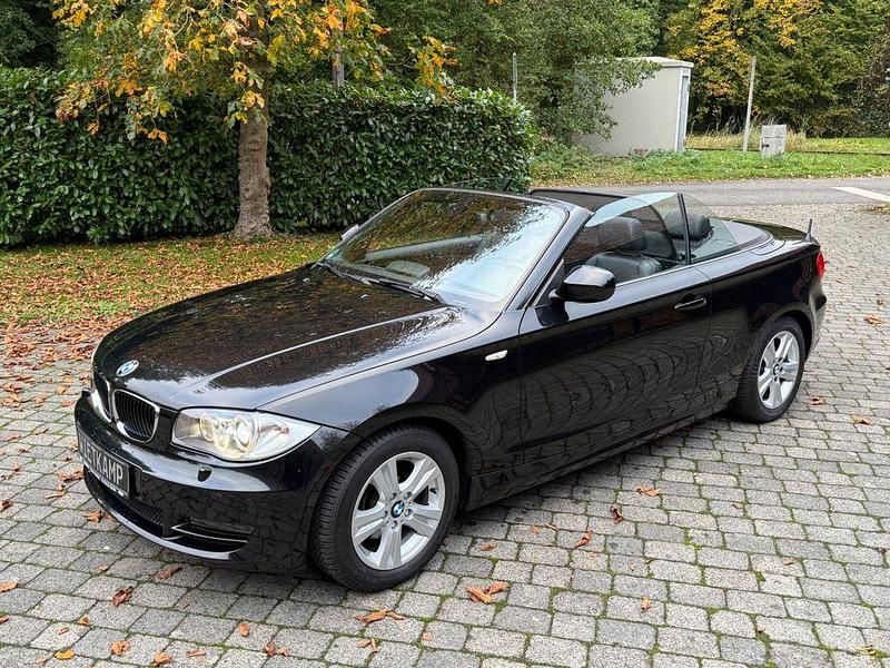 Schwarz Gebraucht 2010 BMW 118 Cabriolet Sport Line Cabrio | 6.980 € (Guter Preis) - Bild 1/4