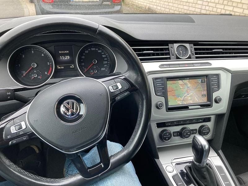 Gebraucht VW Passat Comfortline 150 PS (110 kW) 2015 Blau Kombi