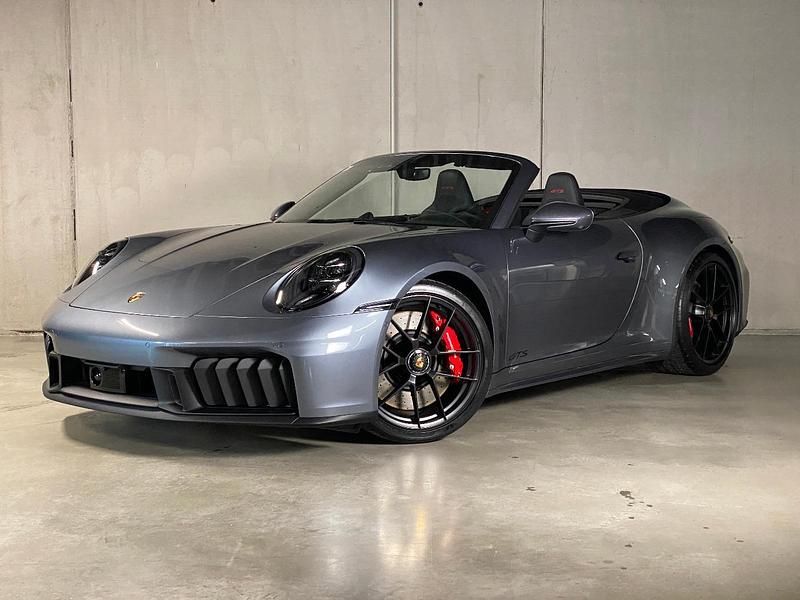 Vanadiumgraumetallic Neu 2025 Porsche 911 Carrera GTS Cabrio | 214.698 € (Guter Preis) - Bild 1/4