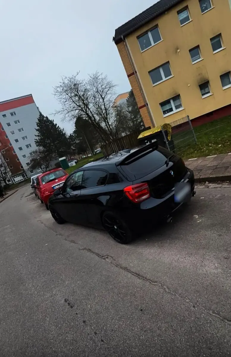 Gebraucht BMW 114 200 PS (147 kW) 2012 Schwarz Kleinwagen