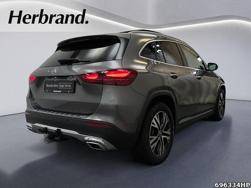 Gebraucht Mercedes GLA200 Progressive 150 PS (110 kW) 2024 Metalliclack mountaingrau SUV