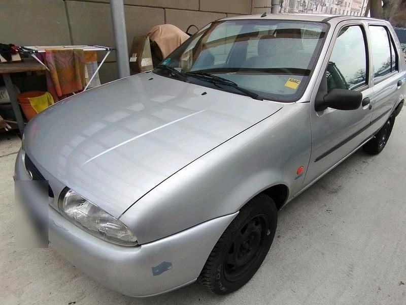 Gebraucht Ford Fiesta 75 PS (55 kW) 1999 Silber Kleinwagen