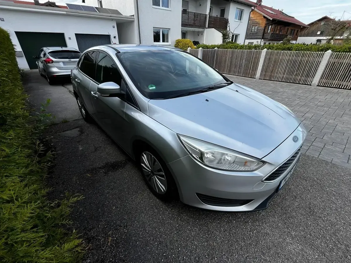 Gebraucht Ford Focus 120 PS (88 kW) 2016 Grau Limousine