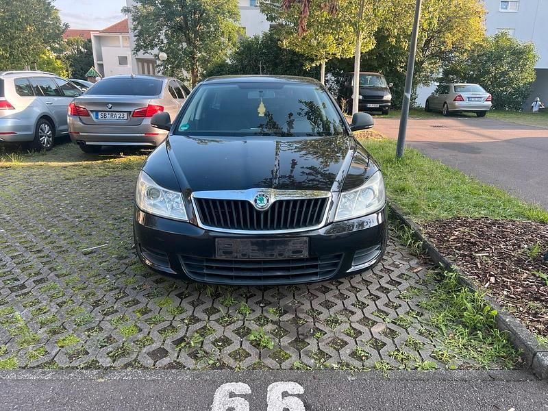 Schwarz Gebraucht 2012 Skoda Octavia Kombi | 3.299 € (Superpreis) - Bild 1/4