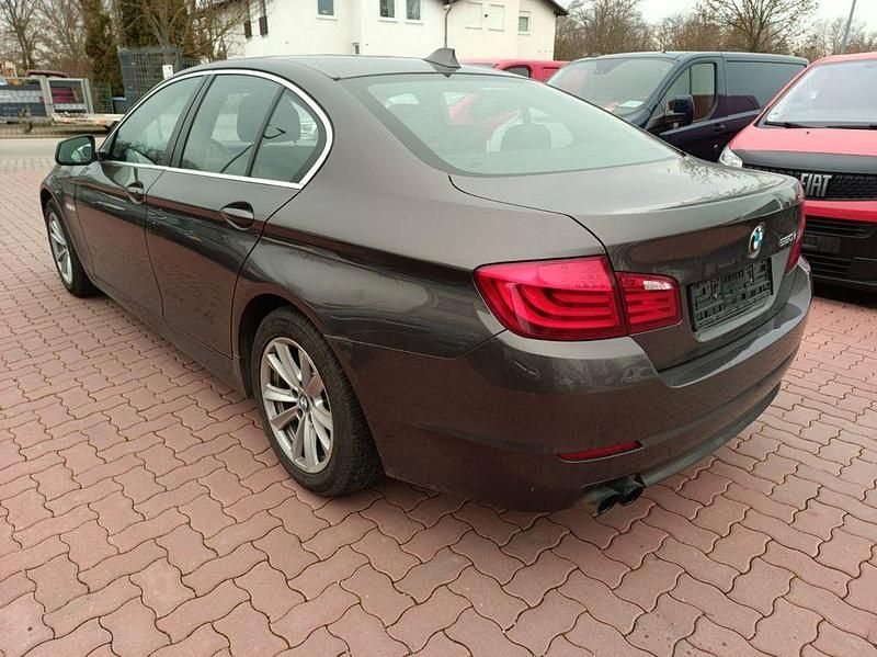 Gebraucht BMW 520 184 PS (135 kW) 2012 Braun Limousine