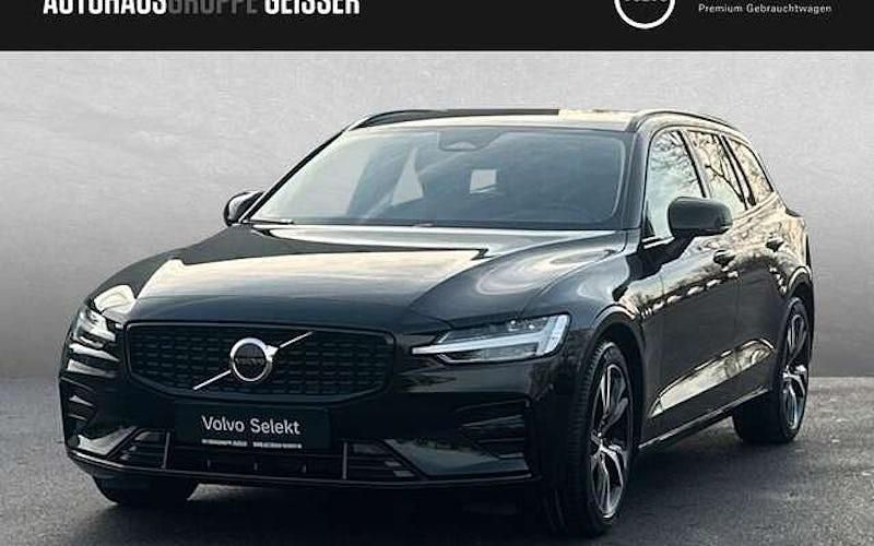 Gebraucht Volvo V60 Plus 197 PS (144 kW) 2024 Onyx schwarz Kombi