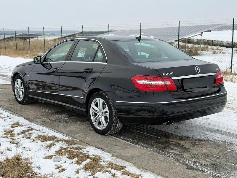 Gebraucht Mercedes E200 Avantgarde 184 PS (135 kW) 2010 Schwarz Limousine