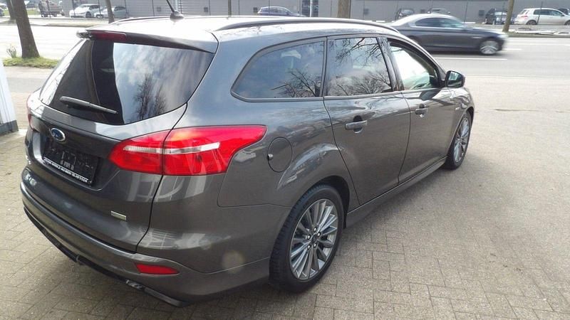 Gebraucht Ford Focus ST-Line 125 PS (91 kW) 2018 Magnetic Kombi