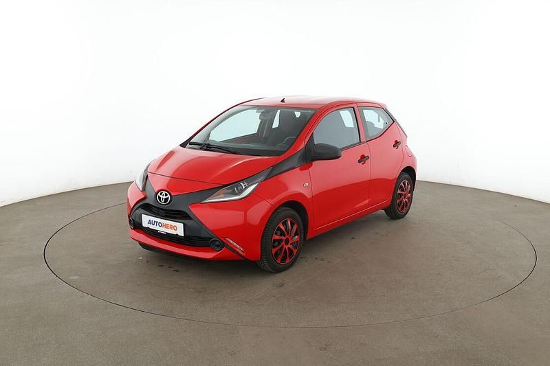 Gebraucht Toyota Aygo 69 PS (50 kW) 2016 Rot Kleinwagen