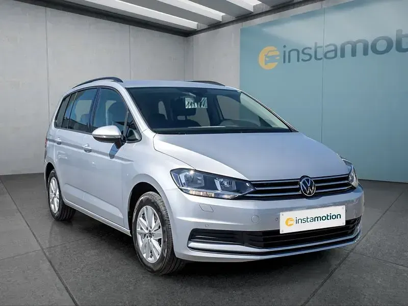 Gebraucht VW Touran 150 PS (110 kW) 2024 Silber Van / Kleinbus